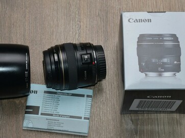 Canon EF 85mm f/1.8 USM **fullframe-formát*Pevný