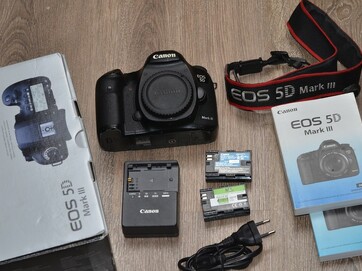 Canon EOS 5D Mark III *full-frame DSLR*101000 Exp
