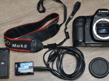 Canon EOS 5D Mrk II*full-frame Full HDV*103000 Exp