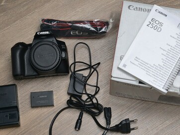 Canon EOS 250D * CMOS*4K Video*WIFI*26000 Exp.