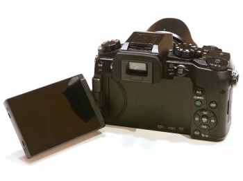 Otočné, výklopné LCD | © Petr Koritina Oto?n?, v?klopn? LCD