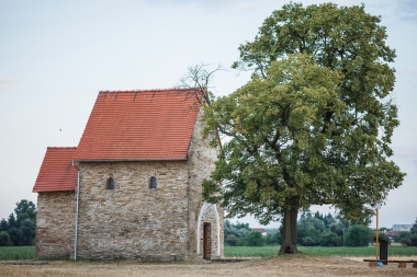 Zeiss Milvus 135/2, tělo: Canon EOS-1Ds Mark III, F2.0, ISO 100, 1/500 s, komp. exp. +1/3, Blesk: Ne, RAW v Adobe Photoshop Elements 14.0 (Windows) | © Jakub Súkeník Canon EOS-1Ds Mark III, 135mm, 135.00 mm, F2.0, ISO 100, 1/500 s, komp. exp. +1/3, Blesk: Ne, RAW v Adobe Photoshop Elements 14.0 (Windows) �