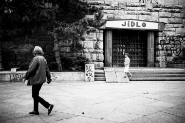 JÍDLO (Na Canon EOS-1Ds Mark III) | © Jakub Súkeník