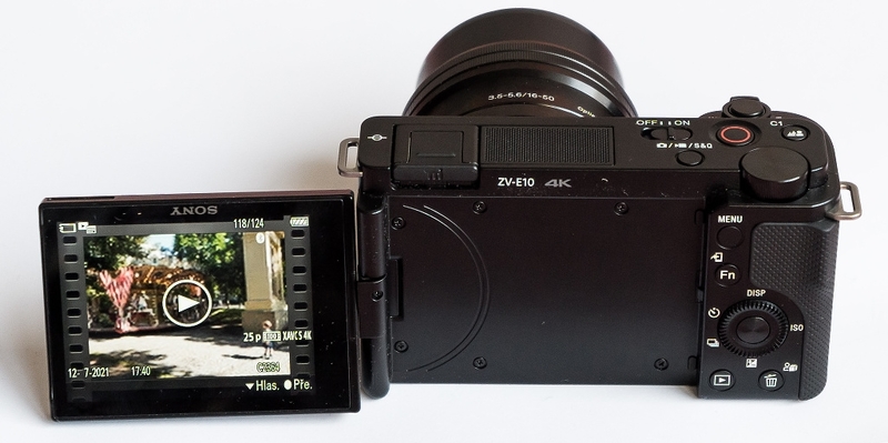 Sony ZV-E10 | (c) Jakub Súkeník, FotoAparát.cz