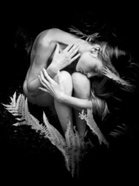 ©Taras Kuščynskyj<br>Dana: Kapradí - schoulená | Taras Kuščynskij Taras Kuščynskij