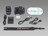 Obrázek č. 22 - Kompletní balení aparátu EOS 450D | (c) Michal Kupsa Obrázek č. 22 - Kompletní balení aparátu EOS 450D